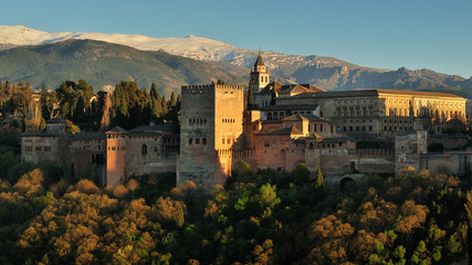 Fototapeta na wymiar Panorámica de la Alhambra de Granada, atardecer en primavera