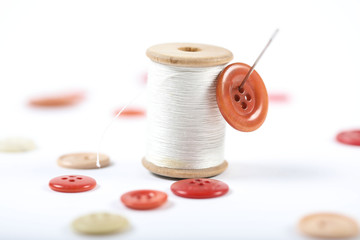 Couture, fil, aiguille, bouton