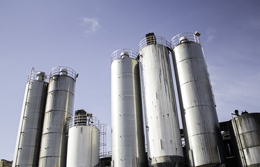 Manufacture with metal tanks