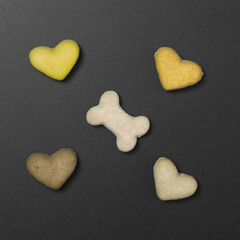 Obraz premium Dog cookies on a black background