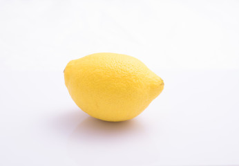 Zitrone freigestellt