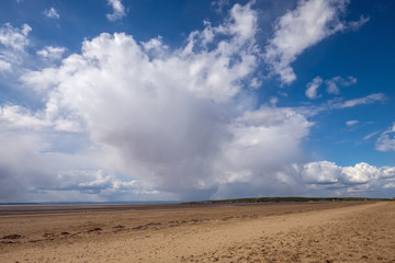 Fototapeta na wymiar Stormy weather approaching the beach