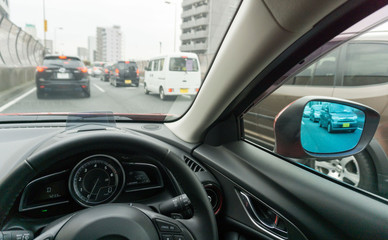 運転席 サイドミラー　自動車Aピラー