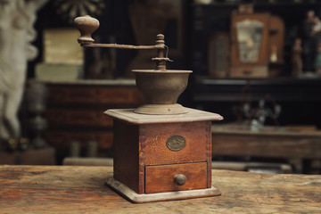 ancien moulin à café vintage
