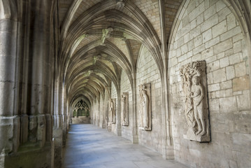 Fototapeta na wymiar Cloître Cathédrale Notre-Dame de Verdun