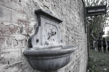 Antiguo bebedero de agua