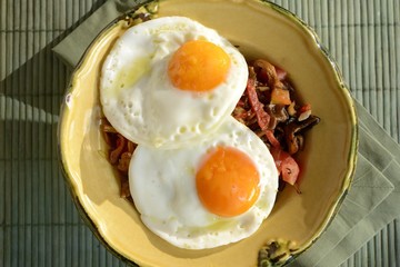 Saussage, Tomatos, Mushsrooms and Eggs