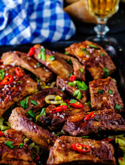 Roasted sliced barbecue pork ribs, seasoned with a spicy basting sauce and served with vegetables.