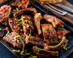 Roasted sliced barbecue pork ribs, seasoned with a spicy basting sauce and served with vegetables.