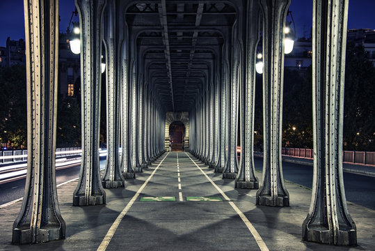 Fototapeta Bir-Hakeim bridge in Paris