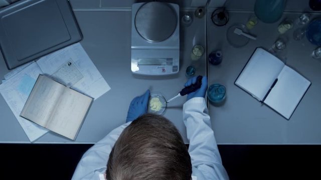 Laboratory technician injecting liquid into a microtiter plate. the scientific experiment, Petri dish. Scientist holding a petri dish with virus cells. Virus concept. Laboratory, Biology, Petri Dish.