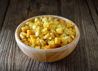 Roasted corn in wood bowl