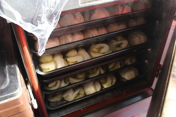 Traditional Tibetan Baked and Steamed Breads 