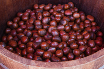 Obraz premium Chestnuts roasted finished.