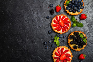 Tarts with lemon cream and fresh berries
