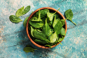 bunch of fresh spinach leaves