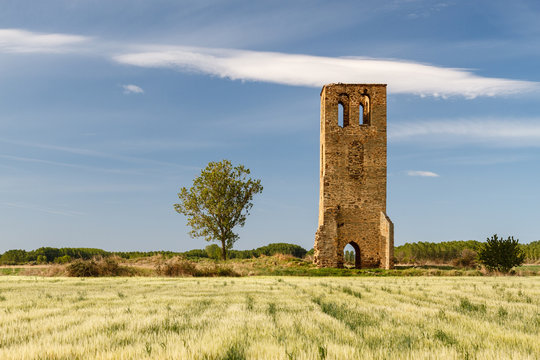 Torre romana de Fresno de la Valduerna, León, España.