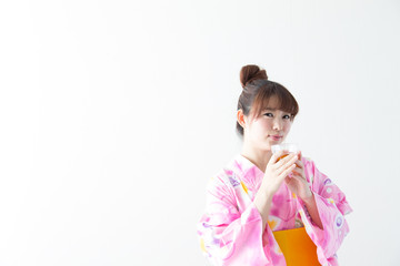 浴衣の女性・白バック