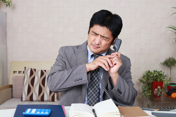 苦悩するビジネスマン