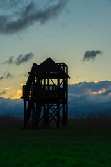 drewniana wieża obserwacyjna 