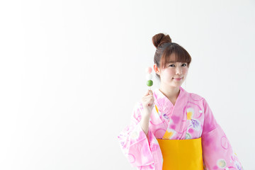 浴衣の女性・白バック