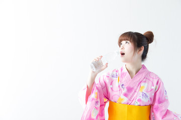 浴衣の女性・白バック