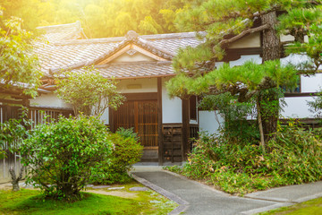 Fototapety  Japonia Domowy ogród w stylu zen tradycyjnej architektury azjatyckiej.
