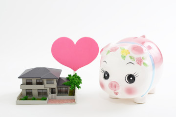 住宅模型と豚の貯金箱