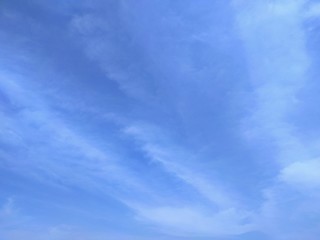 青空とスジ雲