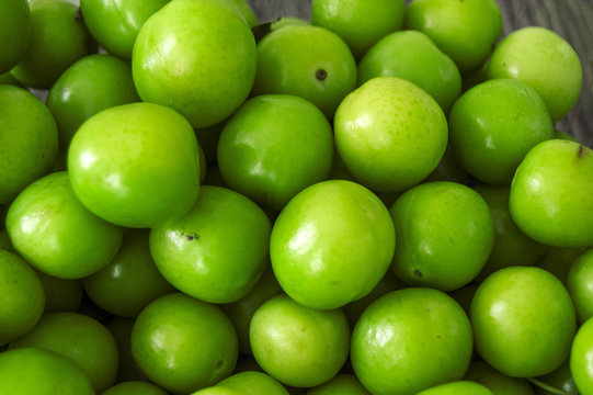 Sour green plum, the most wonderful and mouth watering sour plums, sour plums for the pregnant
