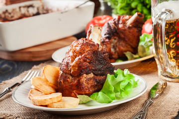 Roasted turkey knuckle with fried potato slices