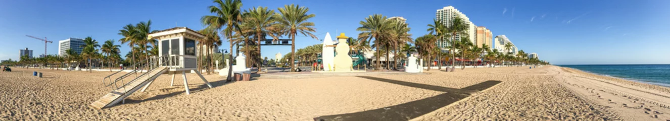 Photo sur Plexiglas Descente vers la plage Panoramic view of Fort Lauderdale beach promenade, Florida