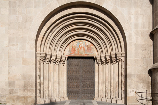 Kirchentür, Torbogen zum Wr. Neustädter Dom