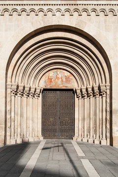 Kirchentür, Torbogen zum Wr. Neustädter Dom