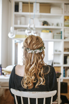 bridal hairstyle from behind
