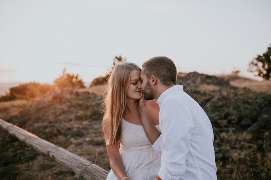 Man kissing woman 