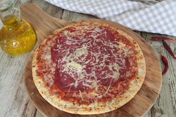pizza au salami