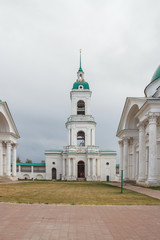 Колокольня между соборами в Спасо-Яковлевском Димитриевом мужском монастыре в Ростове Великом