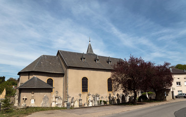 Kirche mit Kirchacker in Kedange