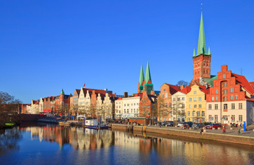 Fototapeta na wymiar Lübeck vue des rives, de la Trave 