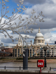 Fototapeta premium View of the dome of St. Paul's Cathedral from the Millennium Bridge