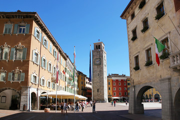 Fototapeta na wymiar Riva del Garda, Piazza Catena