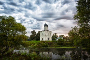 Fototapeta na wymiar Church of the Intercession of the Holy Virgin on the Nerl River, Bogolubovo, Russia