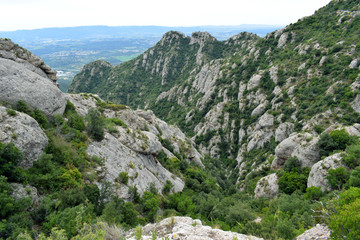 Fototapeta na wymiar Montserrat montaña rocosa en Barcelona