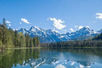 Fototapeta na wymiar Beautiful mountain lake in the Alps in Austria