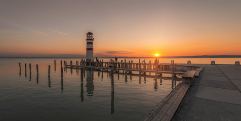 Obraz premium Neusiedlersee o zachodzie słońca, Podersdorf Burgenland Austria, Austria, Surf World Cup,