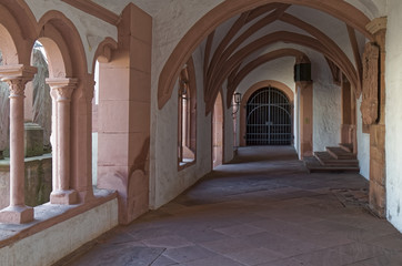 Obraz premium An abandoned hallway in an old convent.