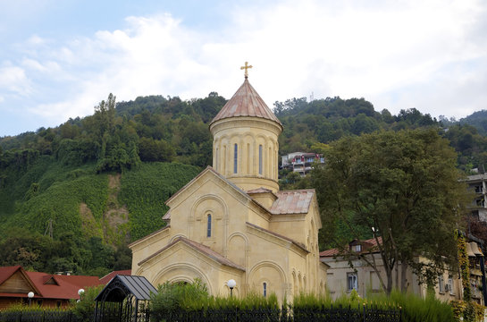 Храм в городе Сарпи. Аджария. Грузия.