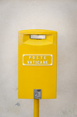 Vatican post service. The text is translated in Englisch: post of the vaticane.