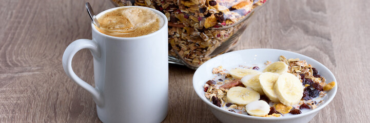 Kaffeetasse und Müsli - Banner